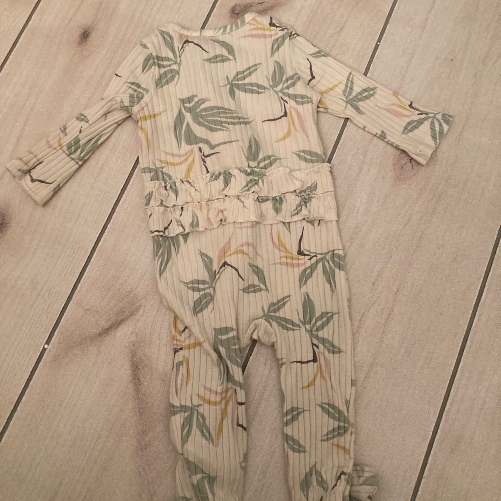 Jessica Simpson infant sleeper